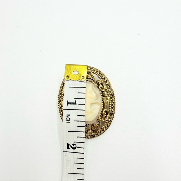 Vintage Florenza Gold Tone Filigree Carved Shell Cameo Brooch - Picture 6 of 6